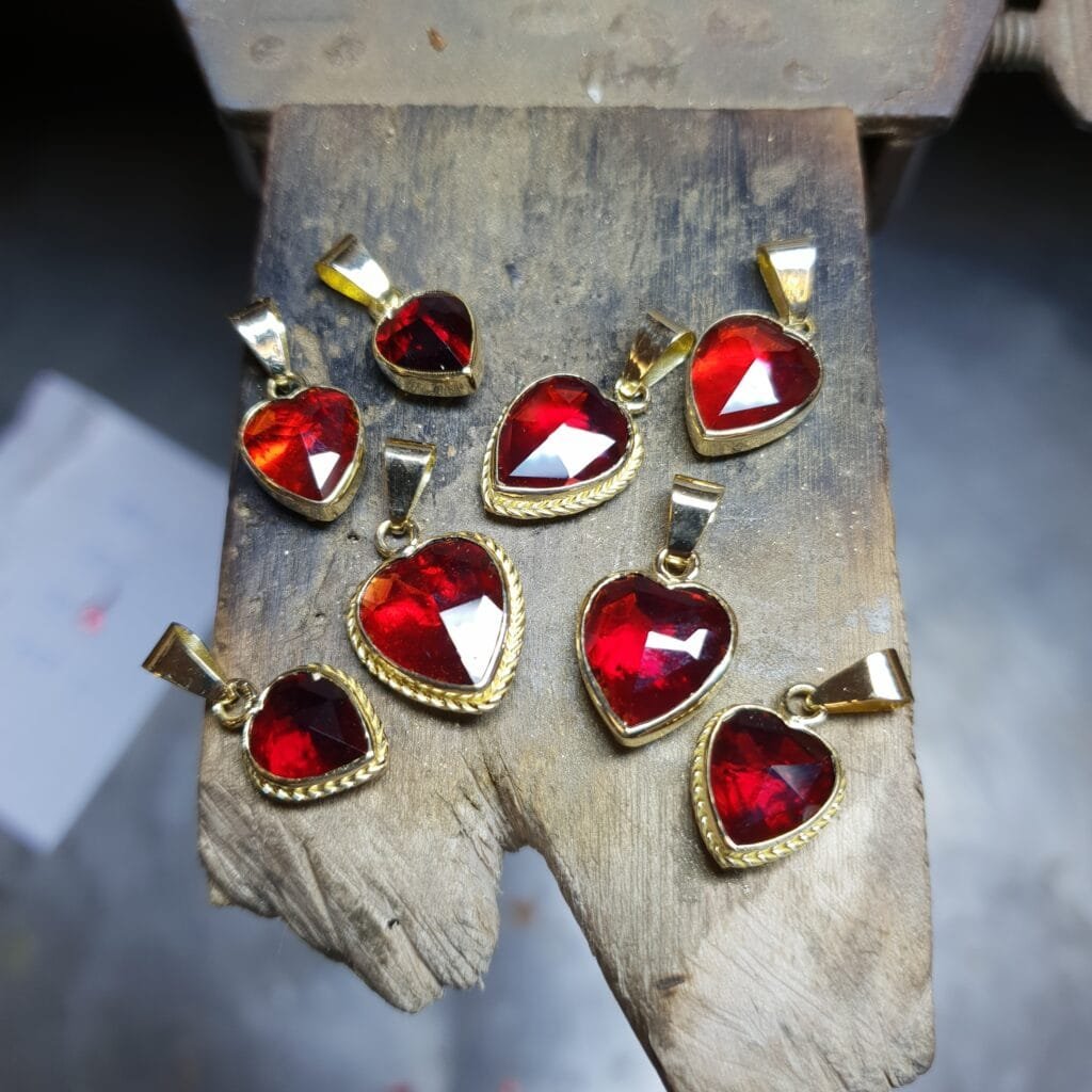 COEUR OR GRENAT CATALAN CHEVILLE